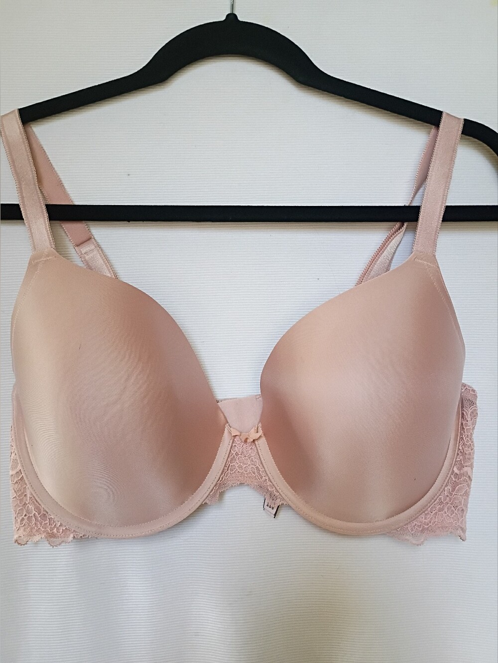 Victoria's Secret Nude Molded T-Shirt Bra with Lace Sides - Picture 1 of 7